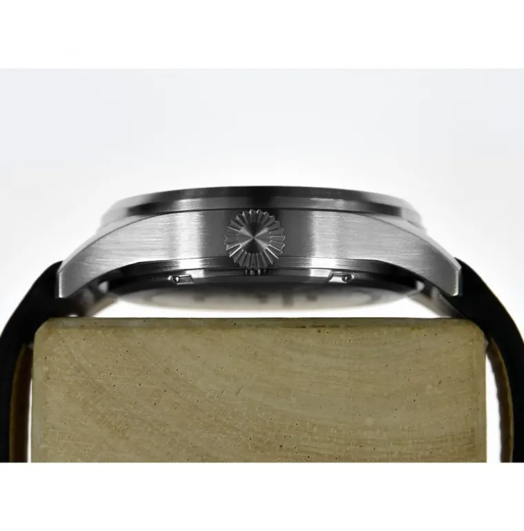 Classic 40mm Aviator Hybrid Movement