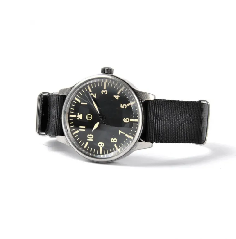 classic_mm_xl_retro_desig_2.webp Classic 44mm XL Retro Design Military Watch with 12 Hour Dial Format