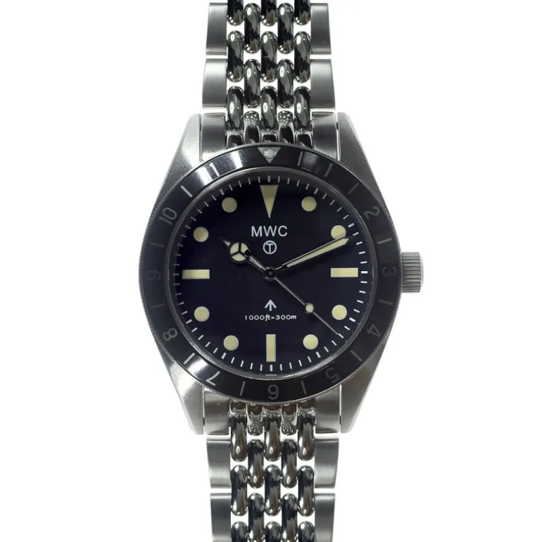 Classic 1960s Pattern Hybrid Bracelet Dual Time Zone Divers