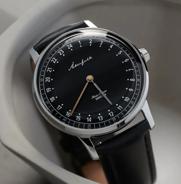 first_season_silver_with__1.webp First Season Silver with Black Leather