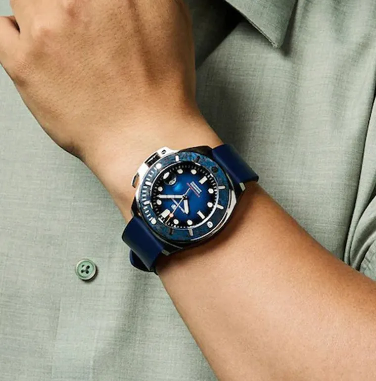 ichthyosaur_m_diver_carbo_4.webp Ichthyosaur 500M Diver Carbon Fiber Bezel Blue Dial Blue Fluororubber 45mm