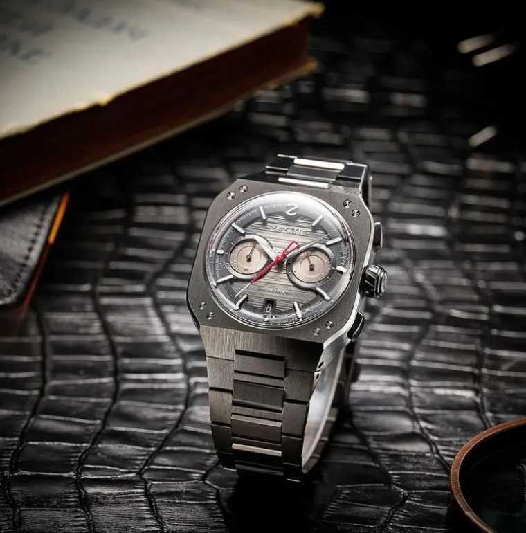 night_hawk_chronograph_kh_3.webp Night Hawk Chronograph Khaki Dial with Gunmetal Grey Case 40.5mm