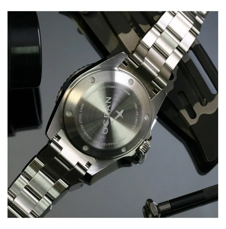 sharkmaster_gmt_automatic_1.webp SHARKMASTER GMT AUTOMATIC