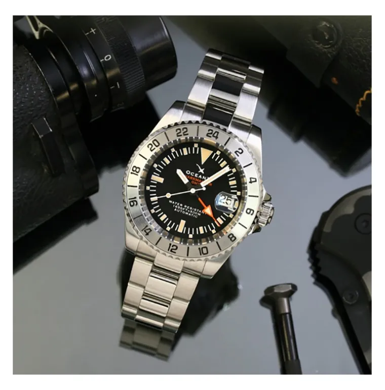 sharkmaster_gmt_automatic_2.webp SHARKMASTER GMT AUTOMATIC