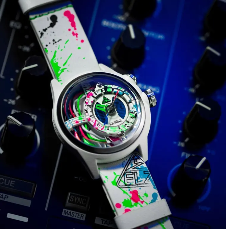 the_neon_z_white_mm_2.webp The Neon Z White 42mm