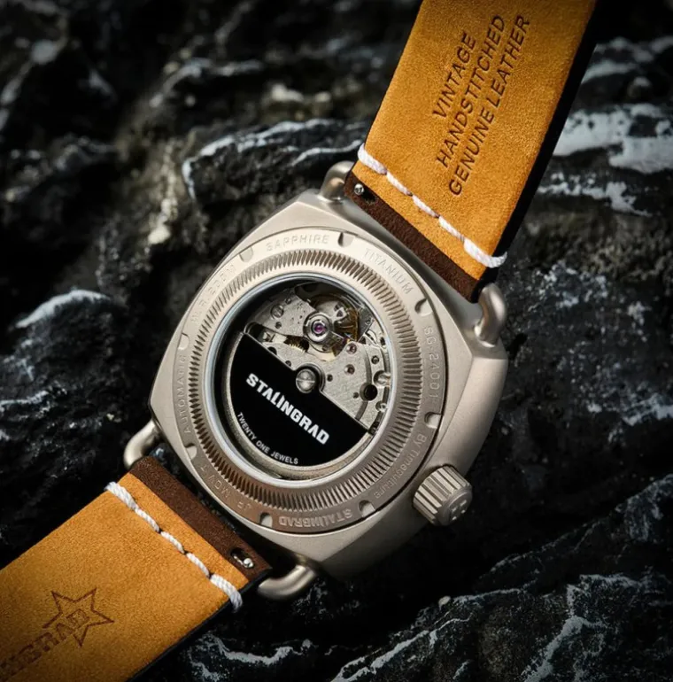 titanium_defender_grey_lu_2.webp TITANIUM Defender Grey Lunar Dial Black Silicon Strap