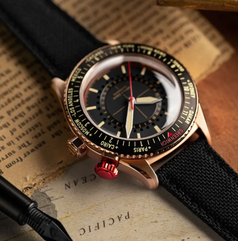 aero_worldtimer_quothughe_5.webp AERO WORLDTIMER "HUGHES"