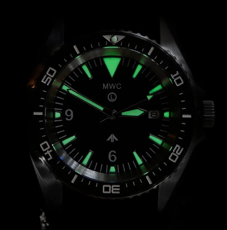 military_divers_watch_in_4.webp 12 Military Divers Watch in PVD Steel Case (Quartz)