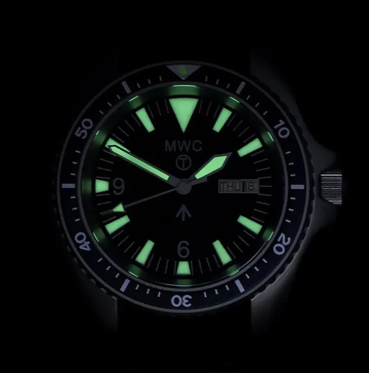 pattern_quartz_daydate_m_4-1.webp 1999-2001 Pattern Quartz Day/Date Military ANSE FISSE
