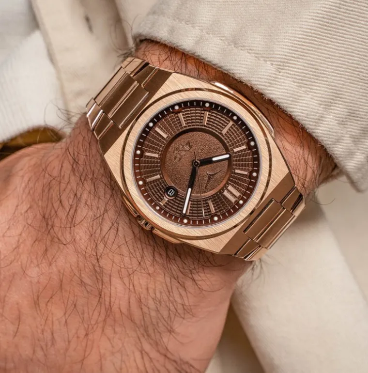 rival_rose_gold_4.webp Rival Rose Gold
